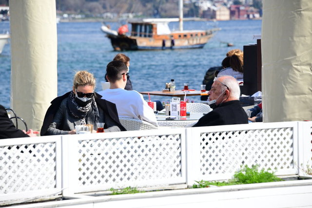 MELDA KOSİF, BABASI CEFİ KAMHİ İLE BİRLİKTE BEBEK'TE GÖRÜNTÜLENDİ.