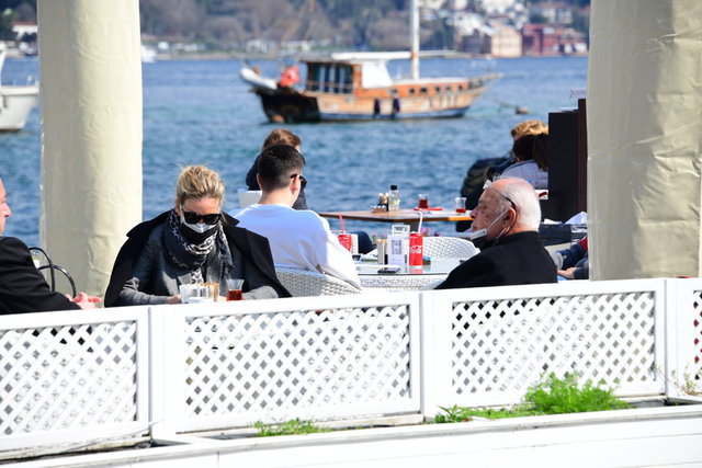 KORONAVİRÜSE YAKALANAN MELDA KAMHİ KOSİF KARANTİNA SÜRECİNİ EVDE DİNLENEREK VE RESİM YAPARAK ATLATTI.
