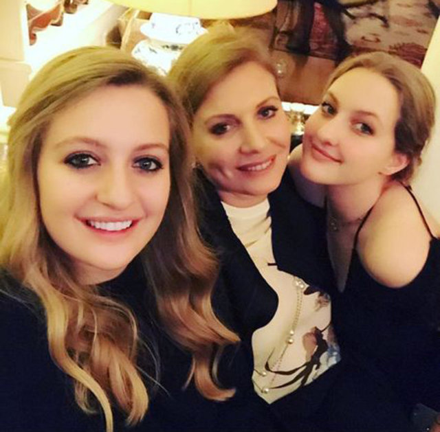 CAROLINE KOÇ VE MERHUM MUSTAFA KOÇ'UN , ESRA İLE AYLİN ADINDA İKİ KIZ ÇOCUĞU VAR.
