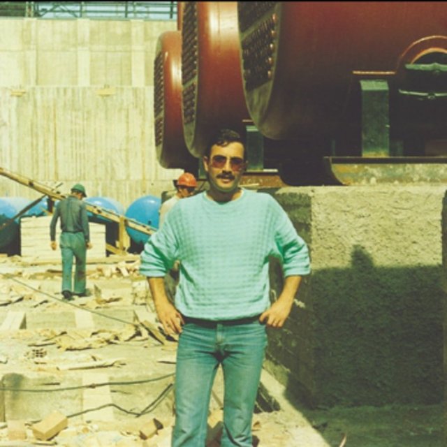AKFEN HOLDİNG YÖNETİM KURULU ÜYESİ HAMDİ AKIN 20 YAŞINDA ÇEKTİRDİĞİ FOTOĞRAFINI PAYLAŞTI.