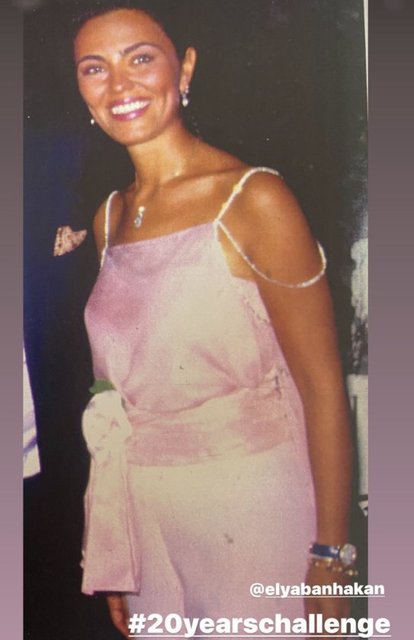 SOSYAL MEDYA AKIMINA DAHİL OLAN FERYAL GÜLMAN 20 YAŞINDA ÇEKTİRDİĞİ FOTOĞRAFLARINI PAYLAŞTI.