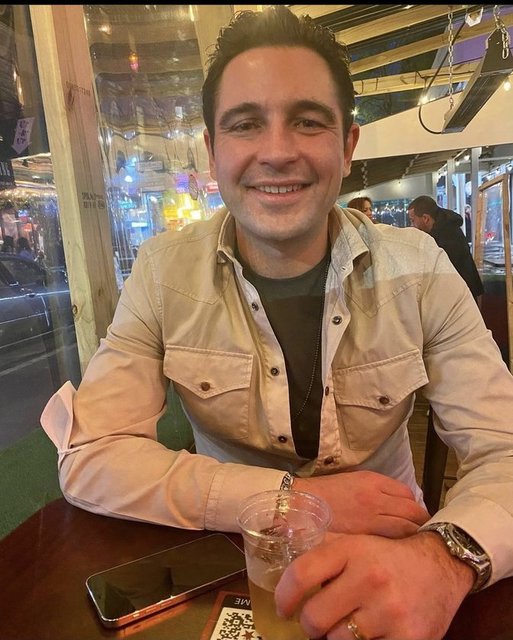 YAKIN DOSTLARIYLA BİR ARAYA GELME İMKANI BULAN ÜNLÜ ÇİFT, NEW YORK'UN POPÜLER RESTORANLARINDA VAKİT GEÇİRDİ