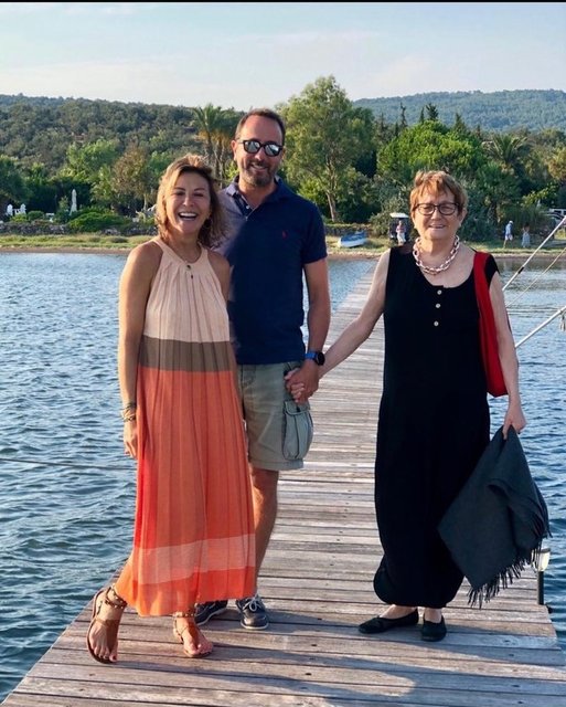 ÜMİT BOYNER ANNESİNİN ANNELER GÜNÜ'NÜ BU KAREYLE KUTLADI.