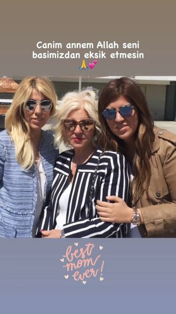 DERYA AYAYDIN ANNESİ ADALET AYAYDIN'IN ANNELER GÜNÜ'NÜ ABLASI PINAR TALAY İLE BİRLİKTE ÇEKİLMİŞ KARELERİYLE KUTLADI.