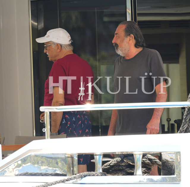 BAYRAMDA GÖCEK'E GİDEN İŞ İNSANI HÜSNÜ ÖZYEĞİN, TEKNESİYLE GÖCEK'İN SESSİZ KOYLARINI GEZDİ