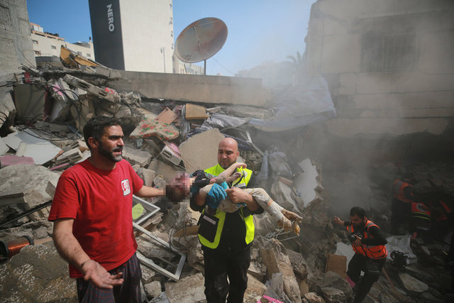 Öte yandan Gazze'deki AA muhabiri, İsrail'in Cibaliya beldesinde bulunan ve boş olduğu belirtilen El-Bataş ailesine ait bir eve hava saldırısı düzenlediğini bildirdi. -  