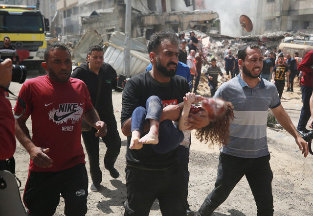 Ayrıca İsrail, Gazze Şeridi'nde bir sağlık merkezini 2 füzeyle vurduğu, binada büyük hasar oluştuğu bildirildi. Gazze'deki Sağlık Bakanlığından yapılan yazılı açıklamada, İsrail'in sağlık kurumlarını kasıtlı şekilde hedef alması kınandı.