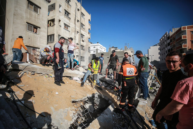 İsrail'in son olarak Derc Şehitleri Sağlık Merkezi'ni 2 füzeyle vurduğu ve binada büyük hasar oluştuğu aktarılan açıklamada, kurumun hizmet veremez hale geldiği kaydedildi. -  