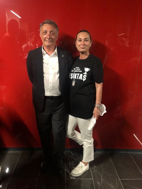 BEŞİKTAŞ KULÜBÜ BAŞKANI AHMET NUR ÇEBİ EŞİ BERNA ÇEBİ İLE İZMİR'DE MAÇI İZLEDİ.