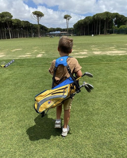 EMİR ARAS DÜZYATAN ANNESİ NELİŞAH ALKOÇLAR DÜZYATAN İLE BİRLİKTE GOLF OYNADI.