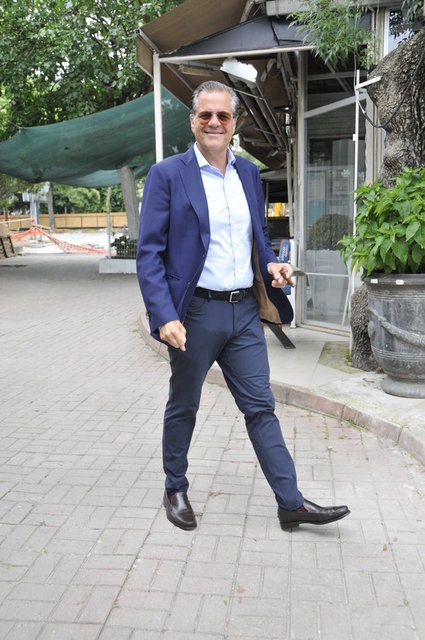 İŞLERİ İÇİN BEBEK'E GELEN ALP TAŞKENT DAHA SONRA TEK BAŞINA ARABASINA BİNEREK UZAKLAŞTI.
