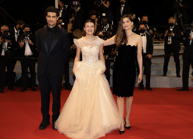 LAETİTİA CASTA, LOUIS GARREL, JULIA BOEME