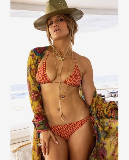 JENNIFER LOPEZ