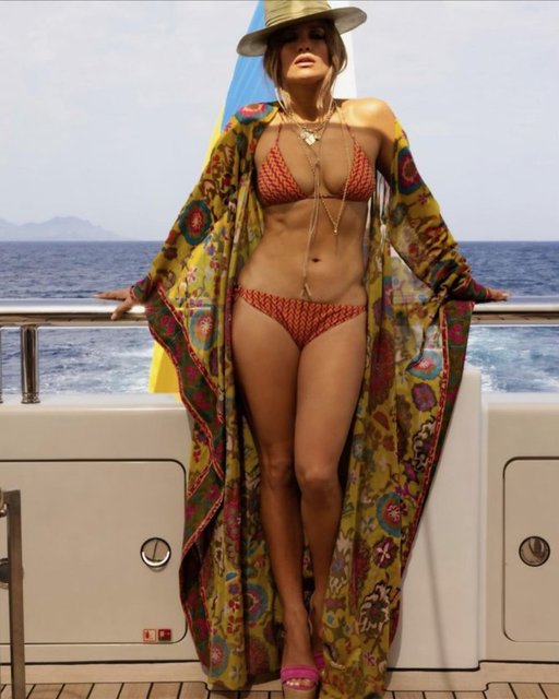 JENNIFER LOPEZ
