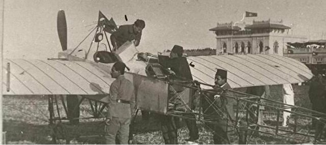 * ALBATROS D II Temmuz 1917 itibaren Osmanlı Ordusu'nda kullanıldı. - * ALBATROS D III Mart 1918'den itibaren Osmanlı Ordusu'na katıldı. İstiklâl Savaşı'nda da görev yaptı. - * ALBATROS D V I. Dünya Savaşı sonlarına doğru Osmanlı Ordusu'na katıldı.