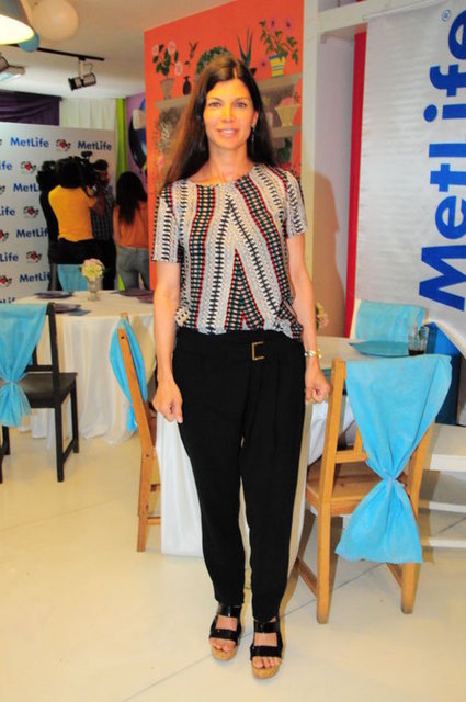 ZEYNEP ÜSTÜNEL
