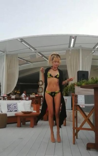 SANAT PROGRAMINA BAŞLAYAN ELİF DÜRÜST, PROGRAMIN ÇEKİMLERİ ÖNCESİ EGE'DE TATİLE GİTTİ