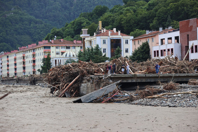 KARADENİZ'DE YAŞANAN SEL FELAKETİ NEDENİYLE KASTAMONU'DA 34, SİNOP'TA 6 VATANDAŞIMIZ HAYATINI KAYBETTİ