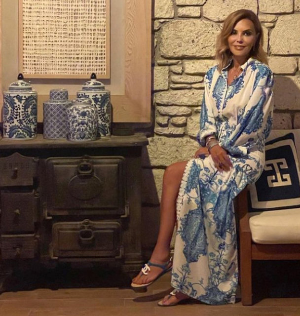 FERYAL GÜLMAN,  GEÇTİĞİMİZ HAFTA ÇEŞME ALAÇATI'DAYDI