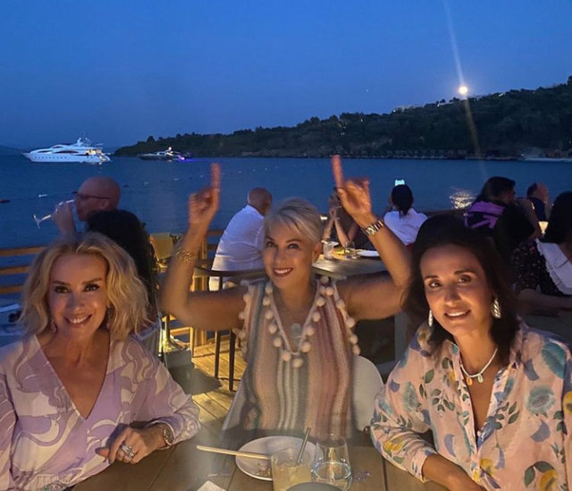 RUKEN MIZRAKLI İLE LEYLA ALATON, BODRUM TATİLİNDE BULUŞTU