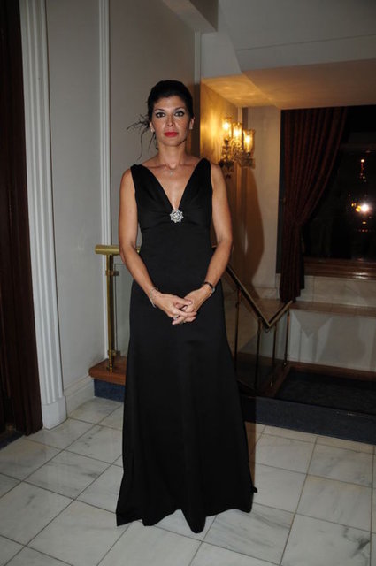 ZEYNEP ÜSTÜNEL