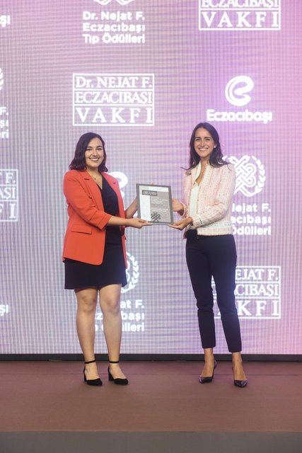 BENGİSU KARAKÖSE, ESRA ECZACIBAŞI