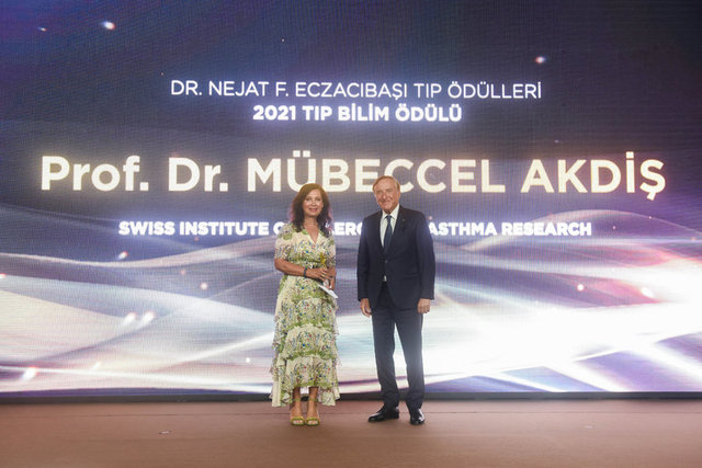 PROF. DR MÜBECCEL AKTİŞ, BÜLENT ECZACIBAŞI