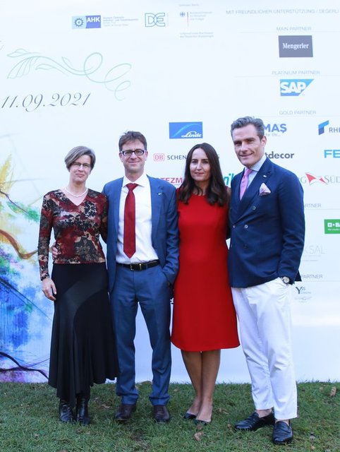 CLAUDIA PAHL, DR. THILO PAHL, ASLI YAŞAR, DR. MARKUS C. SLEVOGT