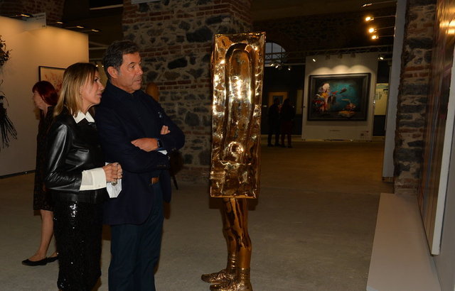 CEM BOYNER VE EŞİ ÜMİT BOYNER ESERLERİ YAKINDAN İNCELEDİ.