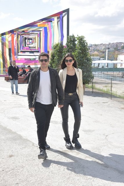 İDİL FIRAT VE MERT FIRAT ÇİFTİ CONTEMPORARY İSTANBUL'A BERABER GELDİ.