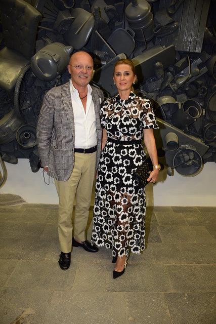 NEŞE VE EROL GÖNÜL ÇİFTİ SERGİYE BİRLİKTE KATILARAK ESERLERİ İNCELEDİ.