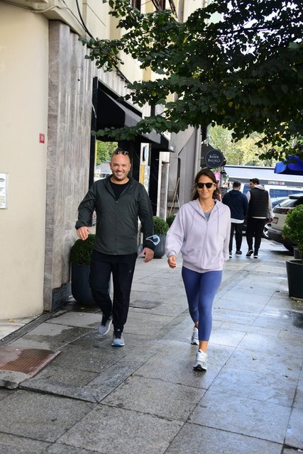 EKİN-POLAT GÜLMAN ÇİFTİ BEBEK'TE BİRLİKTE YÜRÜYÜŞ YAPTI