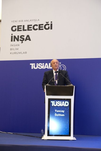 ANADOLU GRUP YÖNETİM KURULU BAŞKANI VE TÜSİAD YÜKSEK İSTİŞARE KONSEYİ BAŞKANI TUNCAY ÖZİLHAN, KONSEYİN AÇILIŞ KONUŞMASINI YAPTI.