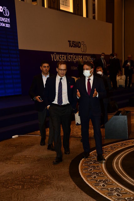 KOÇ HOLDİNG YÖNETİM KURULU BAŞKANI ÖMER KOÇ, TOPLANTIYA KATILAN İSİMLER ARASINDAYDI.