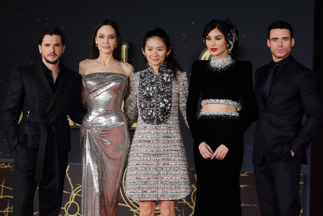 KIT HARINGTON, ANGELINA JOLIE, CHLOE ZHAO, GEMMA CHAN VE RICHARD MADDEN'