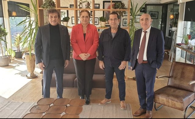 ORKA HOLDİNG YÖNETİM KURULU BAŞKANI SÜLEYMAN ORAKÇIOĞLU VE SUZAN NOVOBRDALİJA, TOPLANTIDA KOSOVA'DAKİ YATIRIM ALANLARINI KONUŞTU.