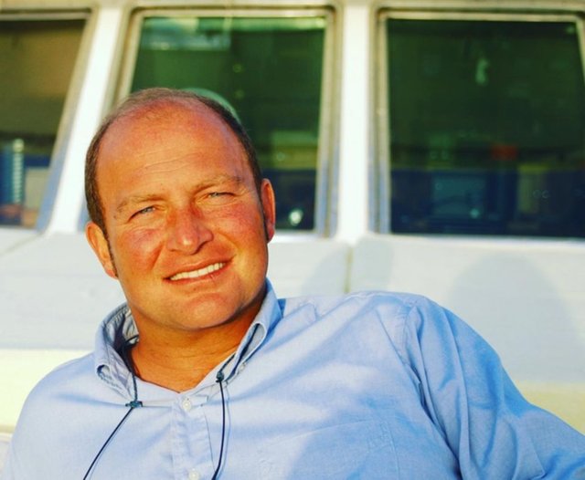 KOÇ HOLDİNG ESKİ YÖNETİM KURULU BAŞKANI MUSTAFA KOÇ 2016 YILINDA GERÇİRDİ KALP KRİZİ SONUCUNDA 55 YAŞINDA HAYATA GÖZLERİNİ YUMDU.
