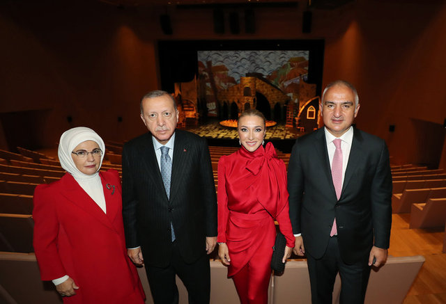 CUMHURBAŞKANI RECEP TAYYİP ERDOĞAN, YAPIMI TAMAMLAN ATATÜRK KÜLTÜR MERKEZİ (AKM)'NİN AÇILIŞINI CUMHURİYETİN 98. YILINDA GERÇEKLEŞTİRDİ.