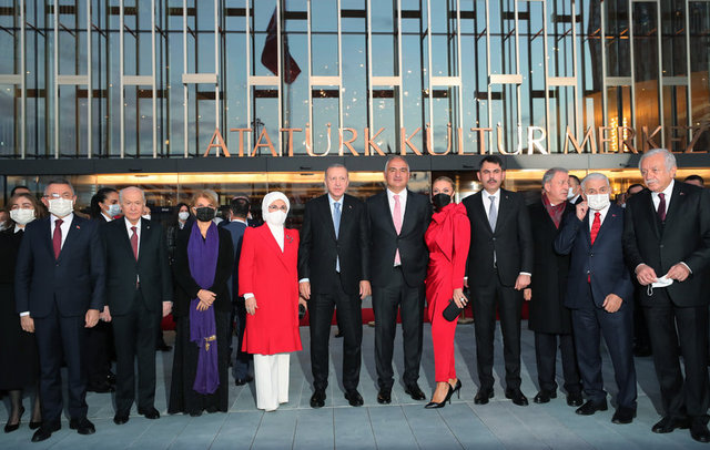 AÇILIŞA CUMHURBAŞKANI RECEP TAYYİP ERDOĞAN VE EŞİ EMİNE ERDOĞAN'IN YANI SIRA KÜLTÜR VE TURİZM BAKANI MEHMET NURİ ERSOY İLE EŞİ PERVİN ERSOY VE DİĞER SİYASİ İSİMLERDE KATILDI.
