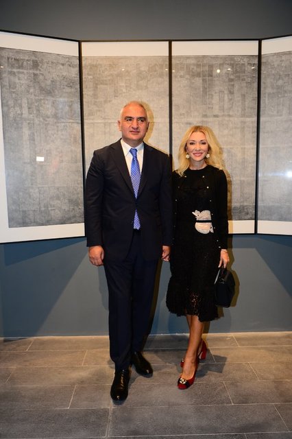 KÜLTÜR VE TURİZM BAKANI MEHMET NURİ ERSOY, EŞİ PERVİN ERSOY'LA BİRLİKTE TÜRKİYE'NİN EN BÜYÜK KÜLTÜR SANAT ETKİNLİĞİ OLAN BEYOĞLU KÜLTÜR YOLU FESTİVALİ KAPSAMINDA AÇILAN SERGİLERİ GEZDİ. -  