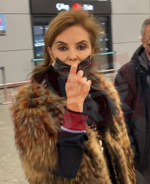 FERYAL GÜLMAN, 2013 YILINDA KENDİSİNİ ALDATTIĞI İDDİASIYLA KEMAL GÜLMAN'A BOŞANMA DAVASI AÇMIŞTI.