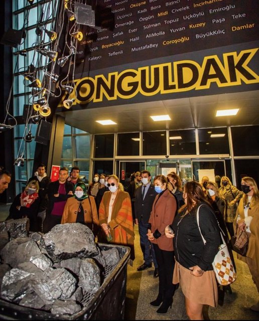 ZONGULDAK'I GEZEN EKİP DAHA SONRA ZONGULDAK'IN SİMGESİ KÖMÜR MADENİNİ ZİYARET ETTİ.