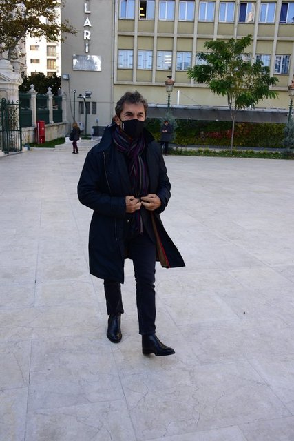 VAKKO HOLDİNG YÖNETİM KURULU ÜYESİ CEM HAKKO BAHAR KOLÇAN'IN CENAZE TÖRENİNDE KIZI LAL KORÇAN'A BAŞSAĞLIĞI DİLEDİ.