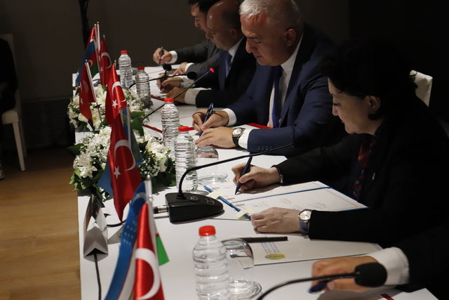 KÜLTÜR VE TURİZM BAKANI MEHMET NURİ ERSOY BİLDİRİYİ EKİBİYLE BİRLİKTE İMZALADI