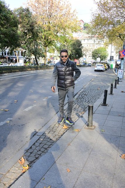 İŞ ADAMI OSMAN ÇARMIKLI BEBEK'TE YÜRÜYÜŞ YAPTI.
