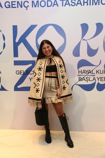 MODA TASARIMCI ZEYNEP TOSUN ÖDÜL GECESİNDE YERİNİ ALDI.