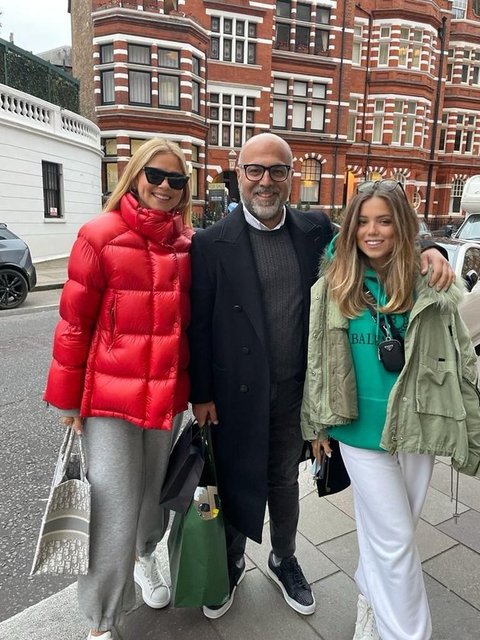 İŞ İNSANI NEJDET AYAYDIN VE EŞİ EMEL AYAYDIN KIZLARI YAĞMUR AYAYDIN'I LONDRA'DA ZİYARET ETTİ.