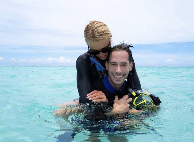 CARTER REUM İLE 3 GÜN SÜREN GÖRKEMLİ DÜĞÜN TÖRENİYLE EVLENEN PARİS HILTON, BALAYI İÇİN BORA BORA ADALARI'NA GİTTİ.