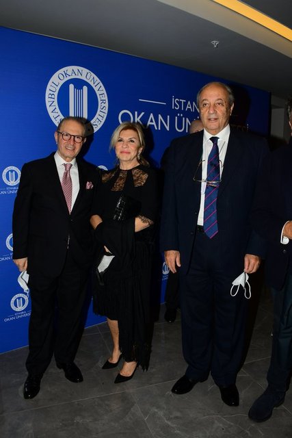 İŞ İNSANLARI OĞUZ VE NİLGÜN ÇARMIKLI ÇİFTİYLE, ANADOLU GRUBU'NUN YÖNETİM KURULU BAŞKANI TUNCAY ÖZİLHAN ÖZEL GECEDE DOSTLARININ YANINDAYDI.