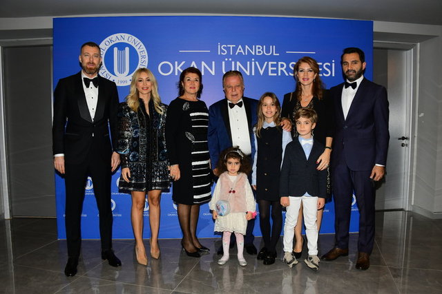 ÖZEL 50. YIL KUTLAMASINDA BEKİR OKAN'I EŞİ MERAL OKAN VE AİLESİ CAN ÖZKAN OKAN, ESER GÖKTUĞ, ELA, PARS GÜLEN, IŞIL OKAN GÜLEN, MURAT GÜLEN YALNIZ BIRAKMADI.